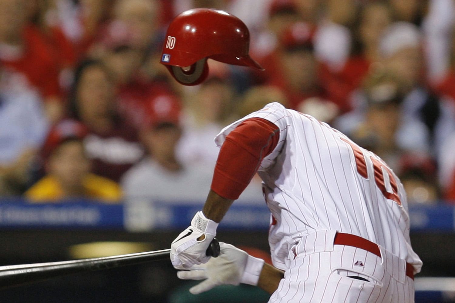 Especial Ilusiones ópticas. El jugador de béisbol Ben Francisco se agacha tras ser golpeado