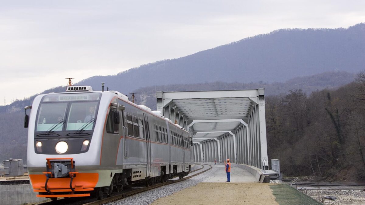 Rusia inaugura el primer tramo de una línea ferroviaria que pasará por Corea del Norte