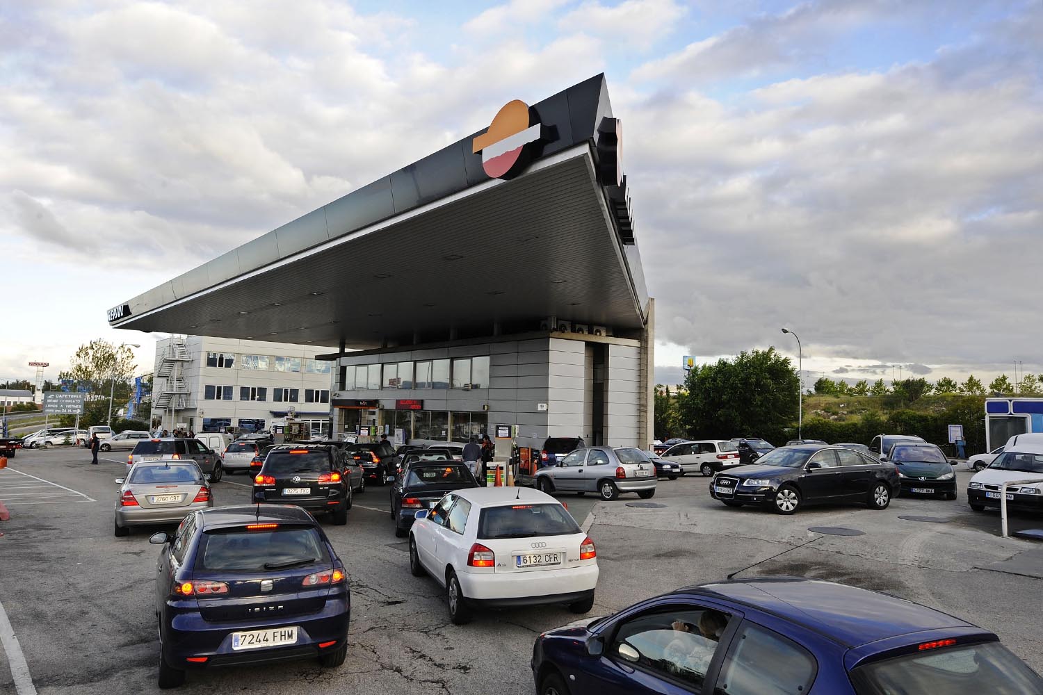 Los precios de la gasolina caen un -2,8% en un mes en España y ya suman cinco semanas a la baja