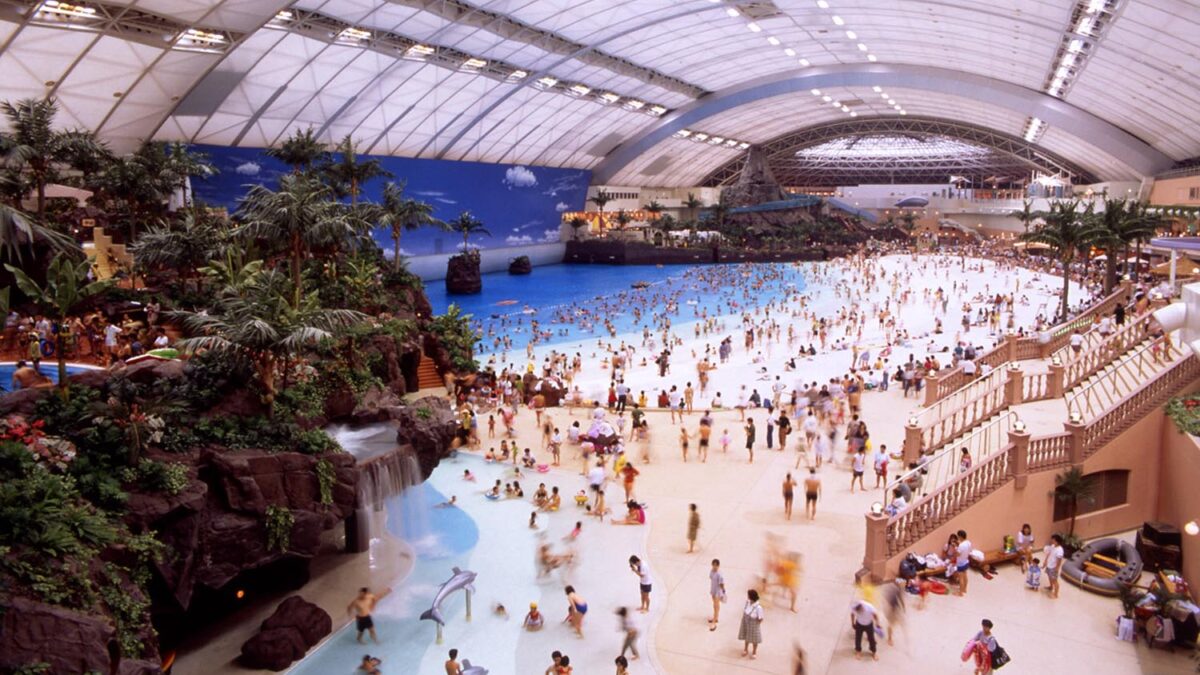 Especial Un mundo pequeño. La Ocean Dome es la playa artificial cubierta más grande del mundo
