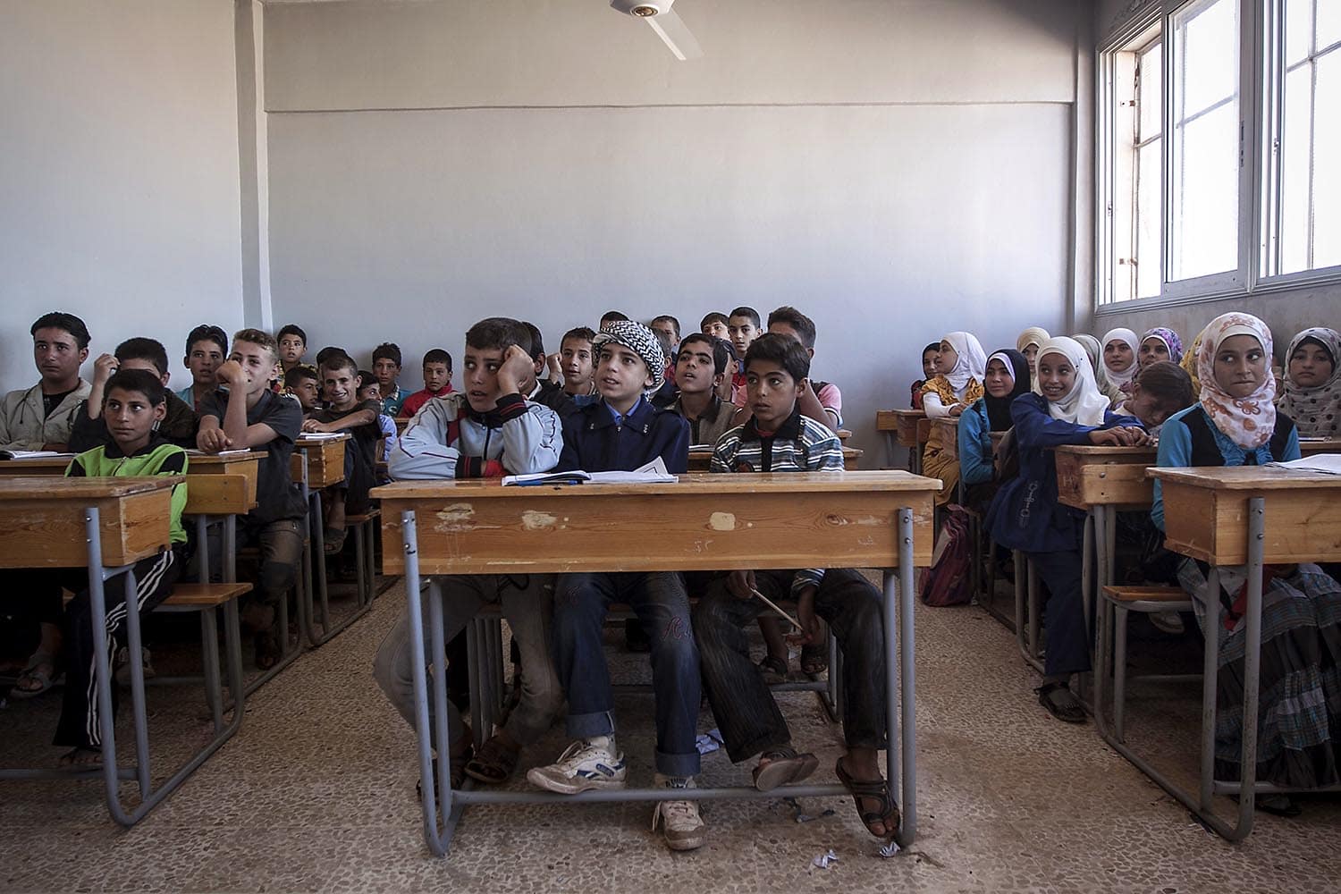 Millones de niños sirios vuelven a clase, principalmente en las ciudades controladas por al-Asad