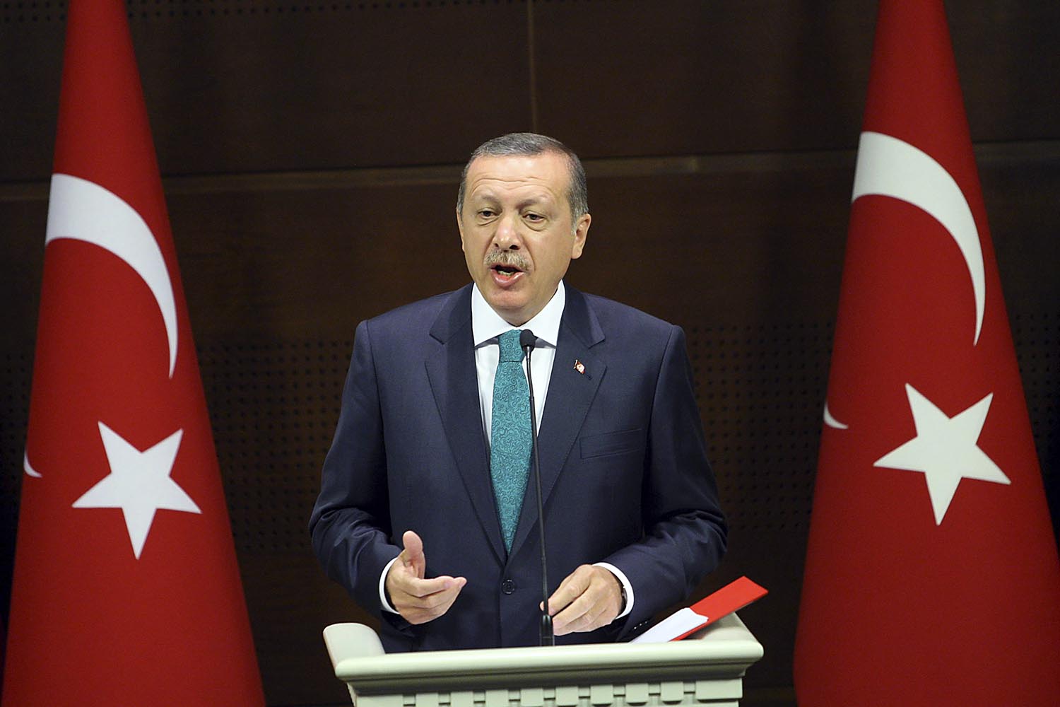 El primer ministro de Turquía anuncia concesiones a la población kurda