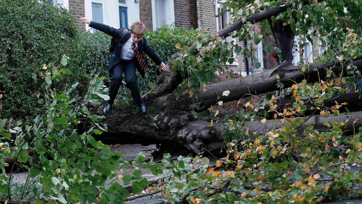 La tormenta St. Judes causa la muerte de cuatro personas, dos en Inglaterra y dos en Holanda