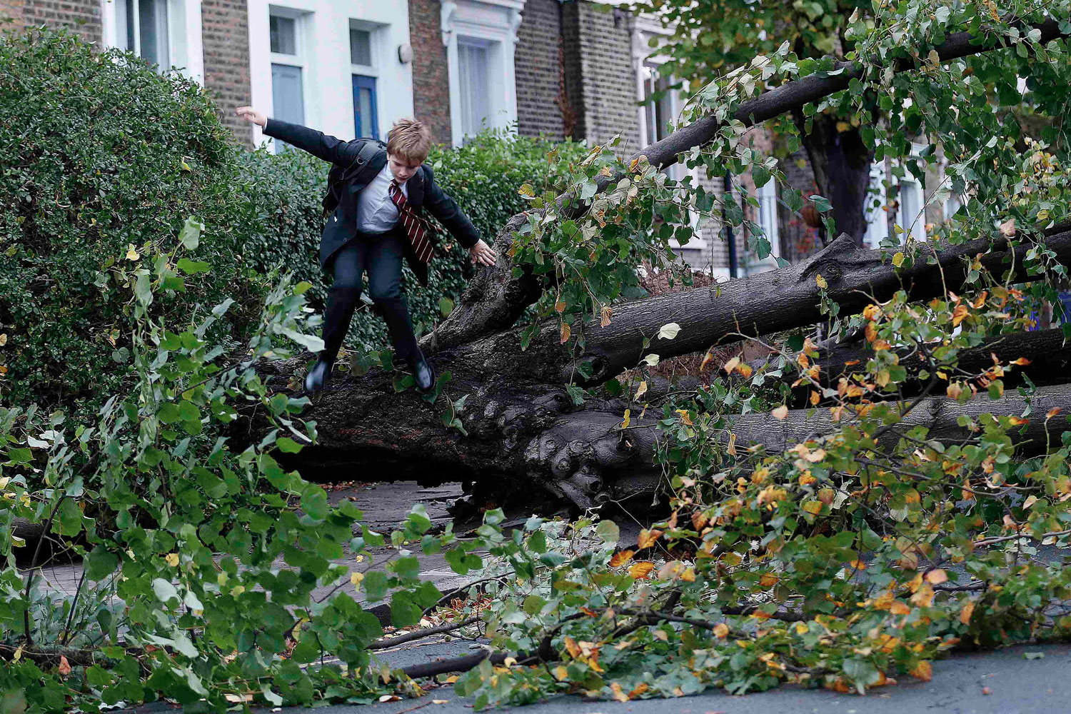 La tormenta St. Judes causa la muerte de cuatro personas, dos en Inglaterra y dos en Holanda