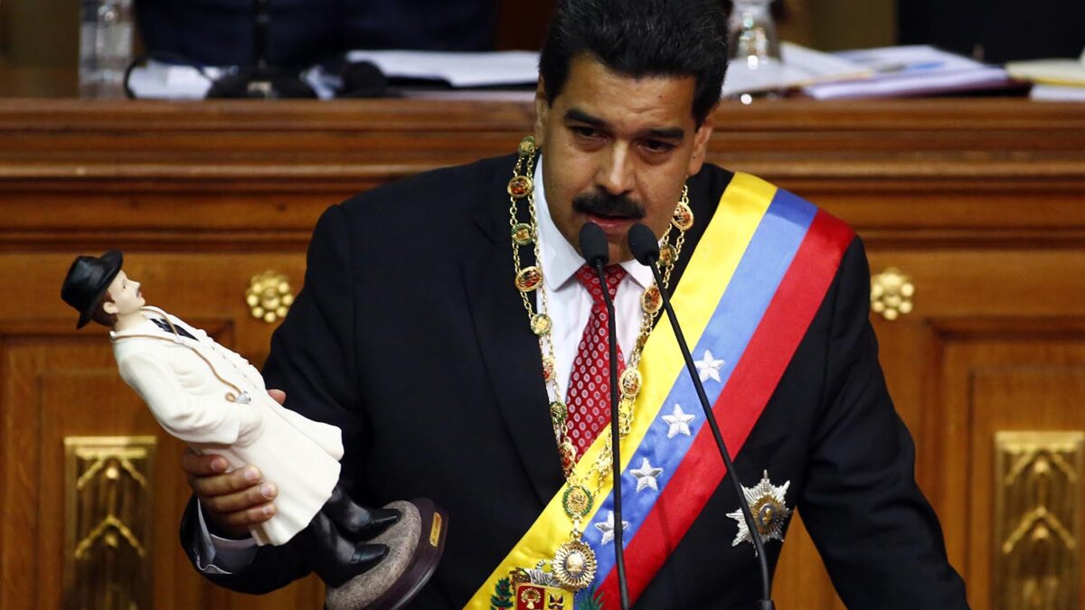 Especial Maduro. Con la figura de José Gregorio Hernández que le regaló a Fernández de Kirchner