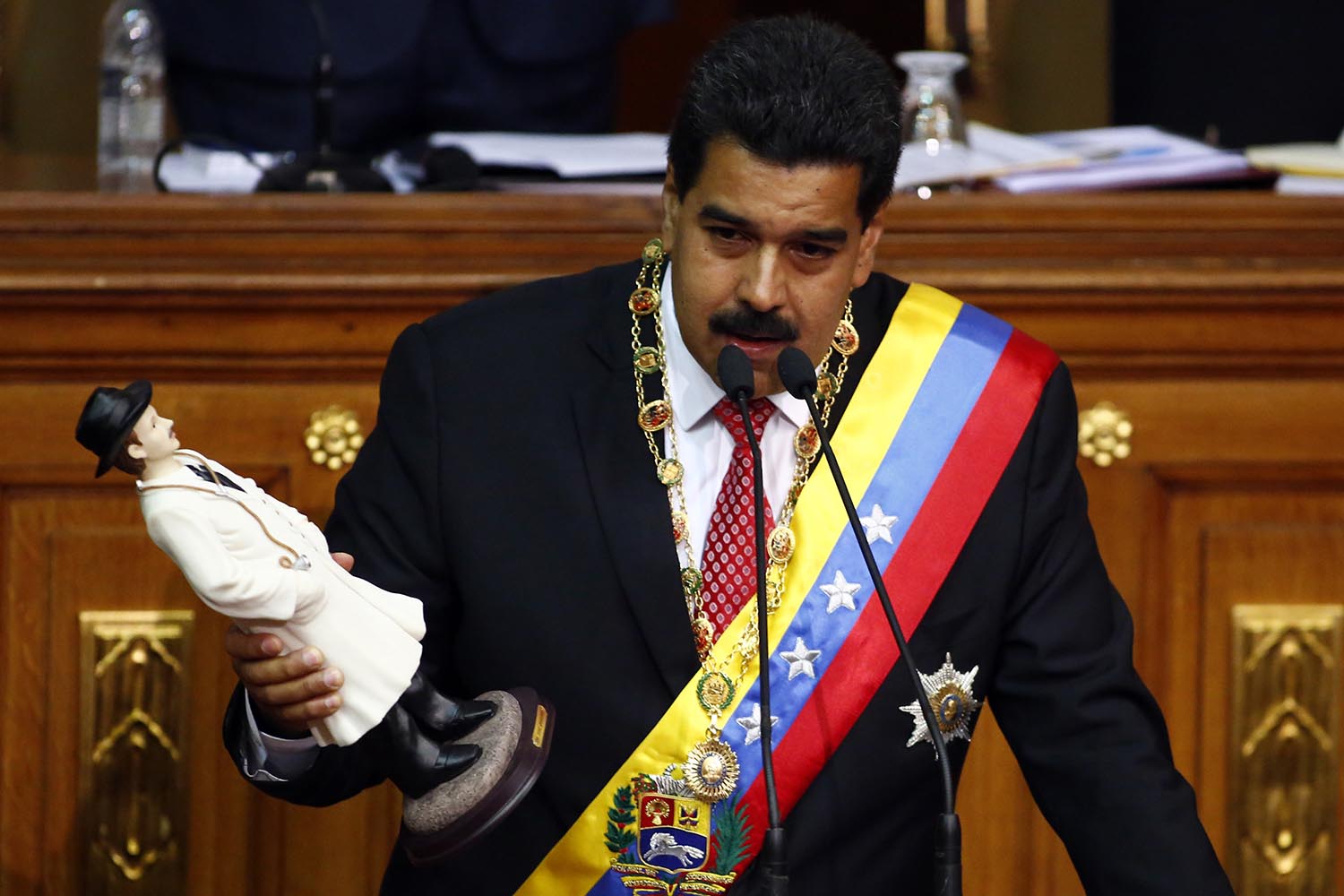 Especial Maduro. Con la figura de José Gregorio Hernández que le regaló a Fernández de Kirchner
