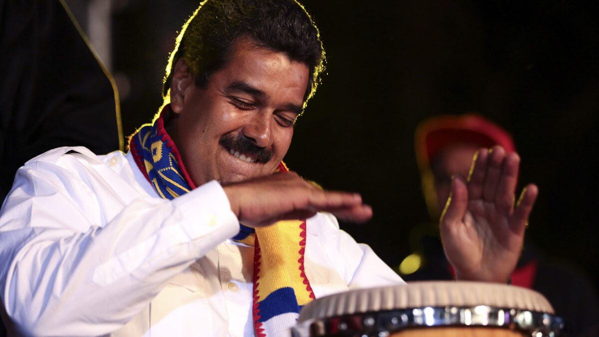 Especial Maduro. Tocando las congas en un mitin antes de las elecciones del 14 de abril