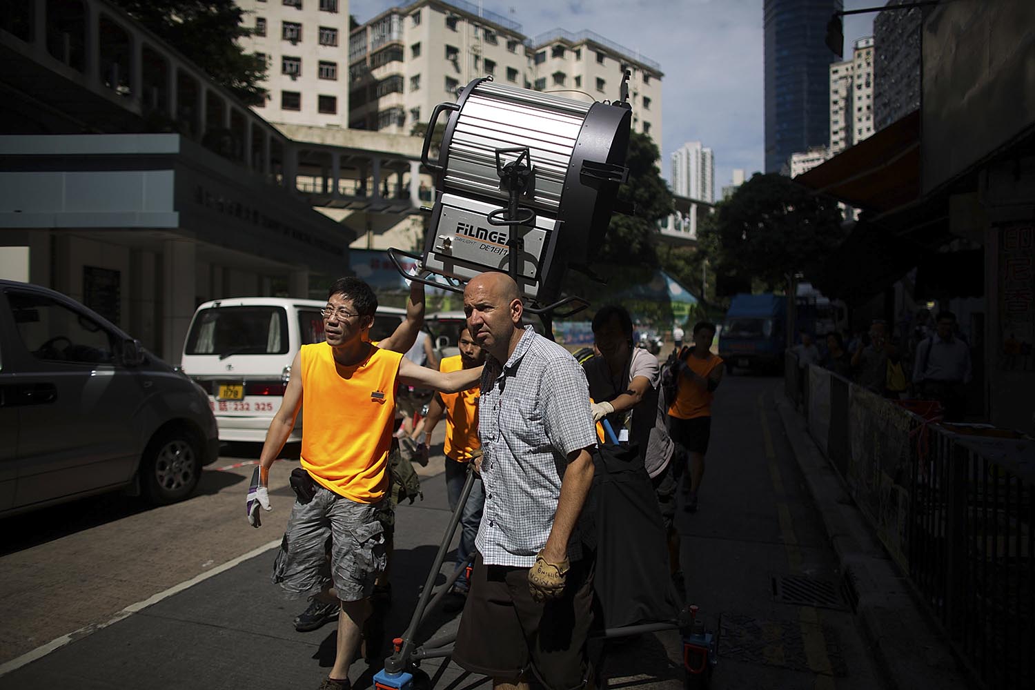 El director Michael Bay y el equipo de rodaje de 'Transformers 4' es atacado en Hong Kong