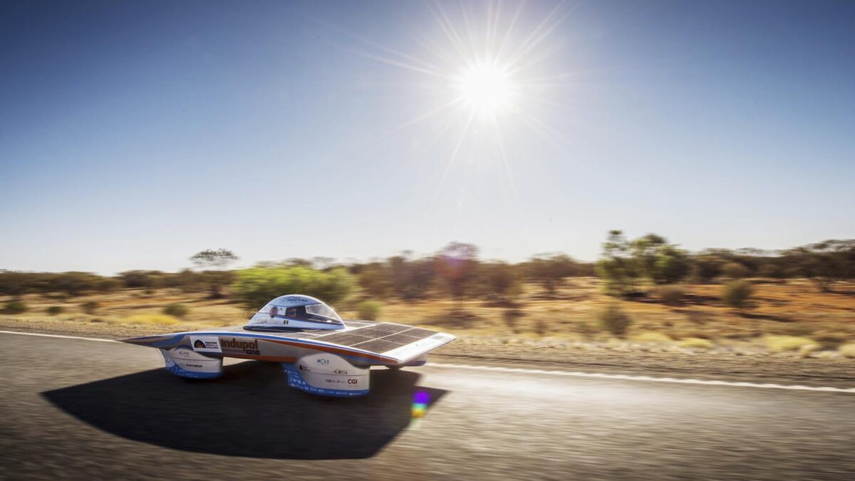 Empieza en Australia la competencia de coches propulsados por energía solar más importante del mundo