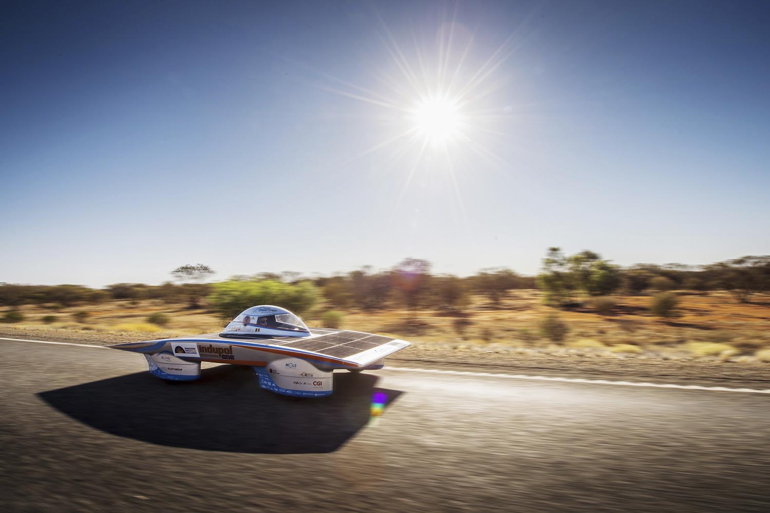 Empieza en Australia la competencia de coches propulsados por energía solar más importante del mundo