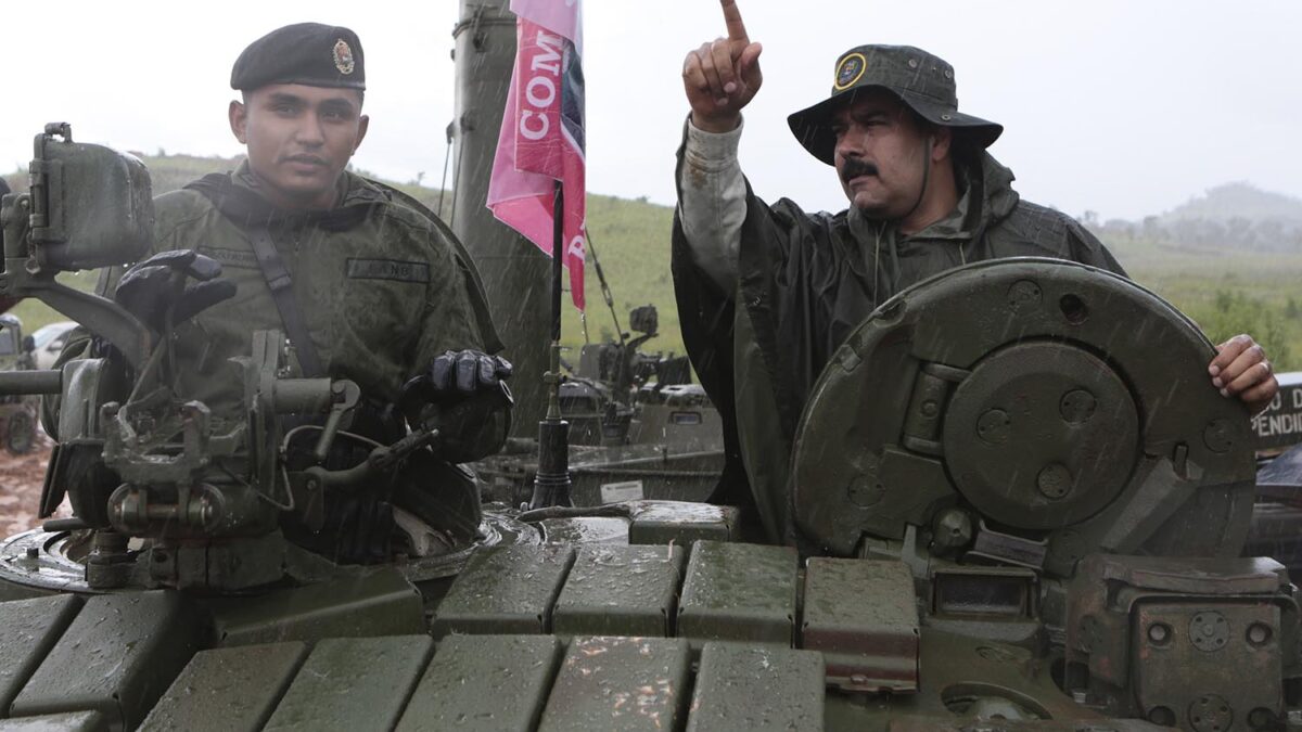 Especial Maduro. Vestido de soldado en una ceremonia militar en el estado de Cojedes