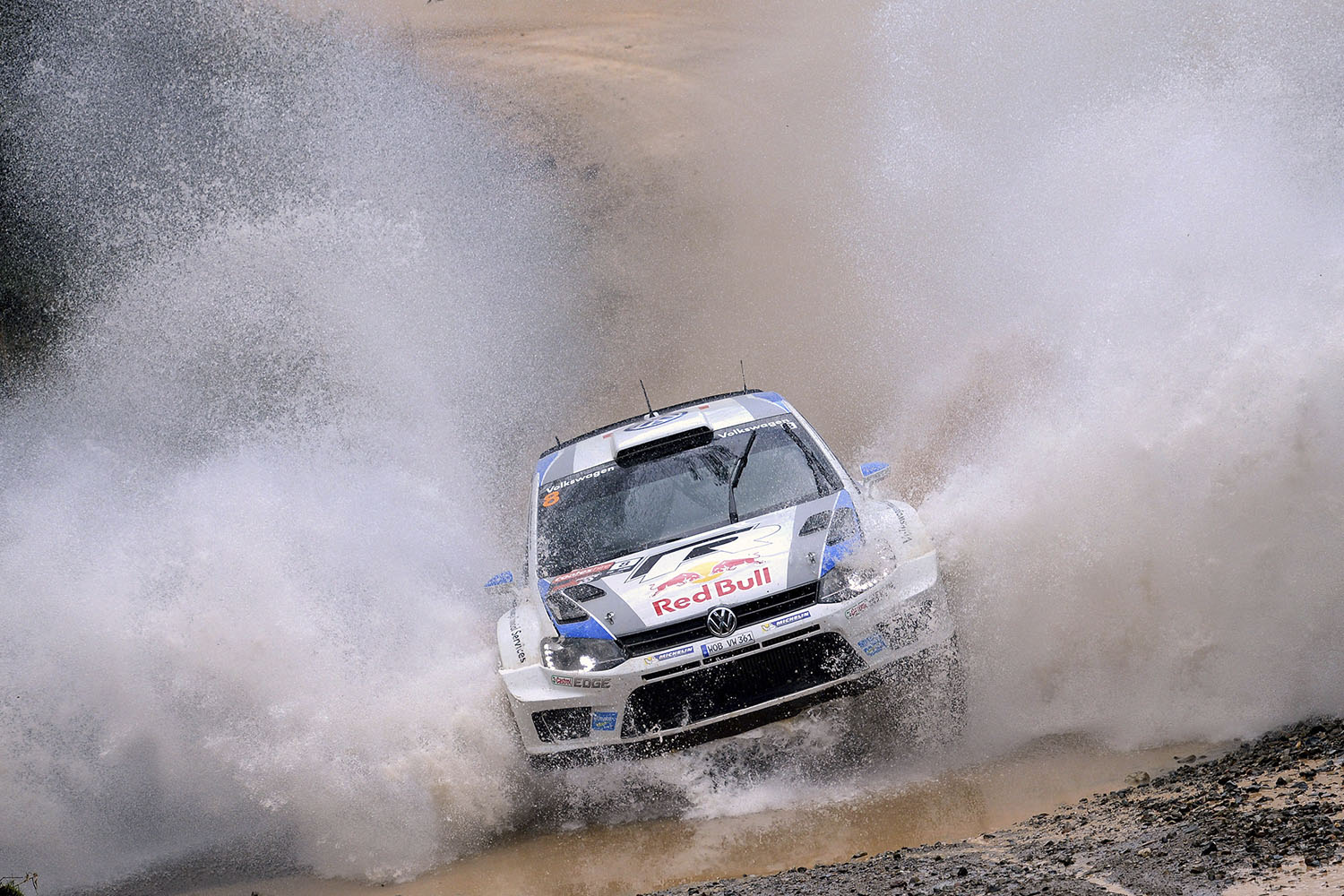 Sebastien Ogier gana el primer tramo del Rally se Francia y se convierte en el nuevo campeón mundial