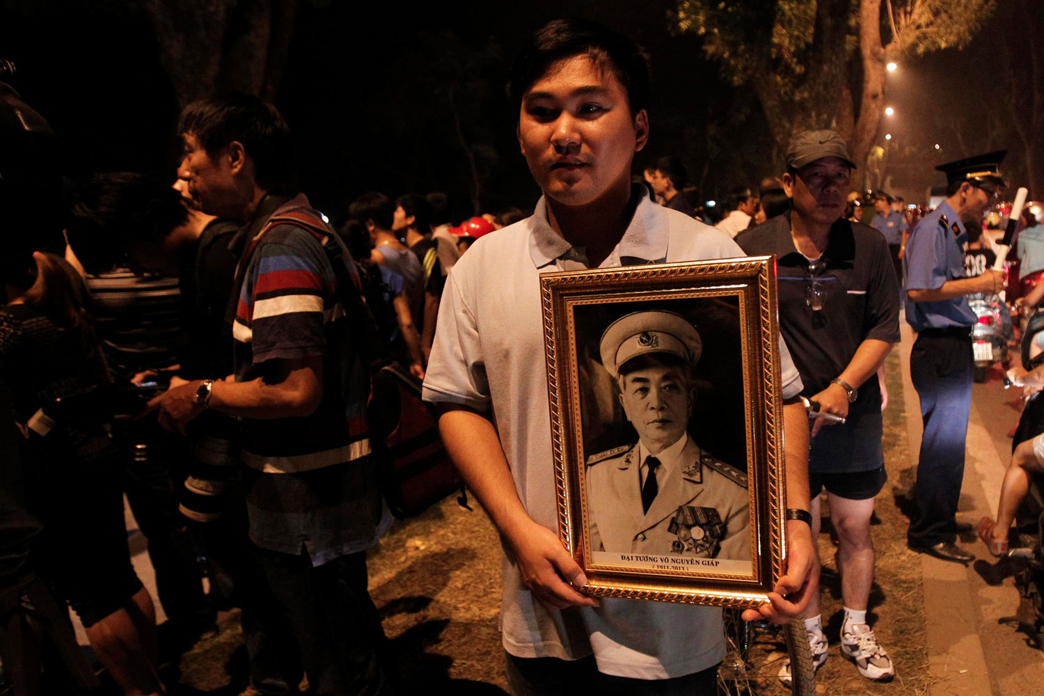 Un funeral multitudinario da el último adiós al general vietnamita Vo Nguyen Giap