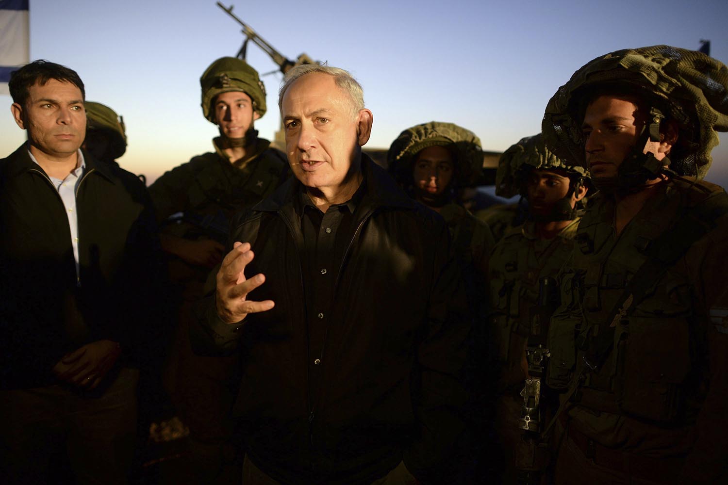 El primer ministro de Israel Benjamin Netanyahu visita al ejército en los Altos del Golán