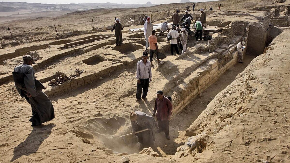 Arqueólogos checos descubren en Egipto la tumba de un médico real de casi 4.500 años de antigüedad