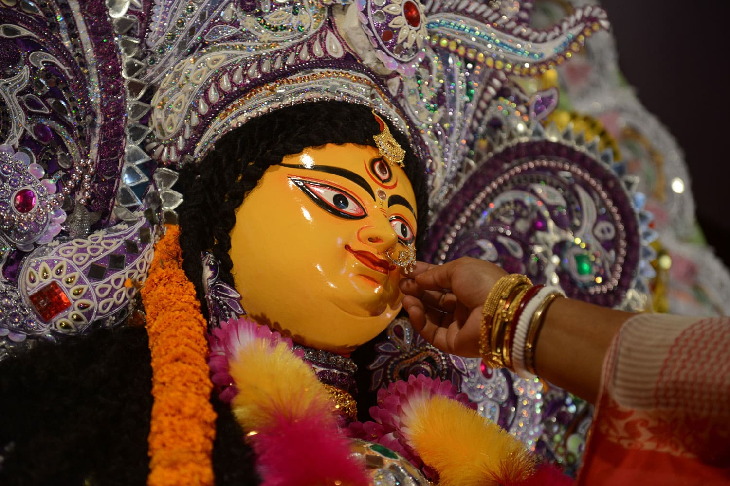 Los hinduistas celebran la victoria de la diosa Durga sobre el rey-demonio Majishásura