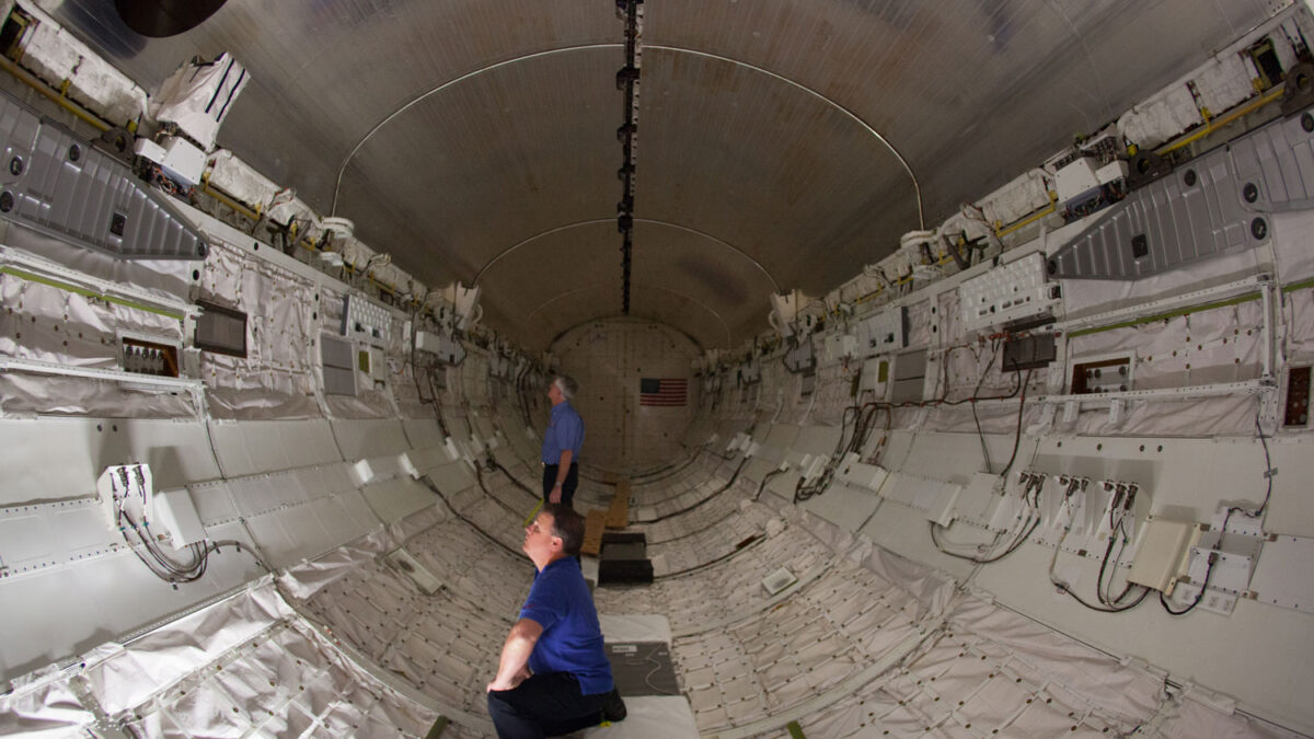 El Centro Científico de California celebra la llegada del transbordador espacial Endeavour