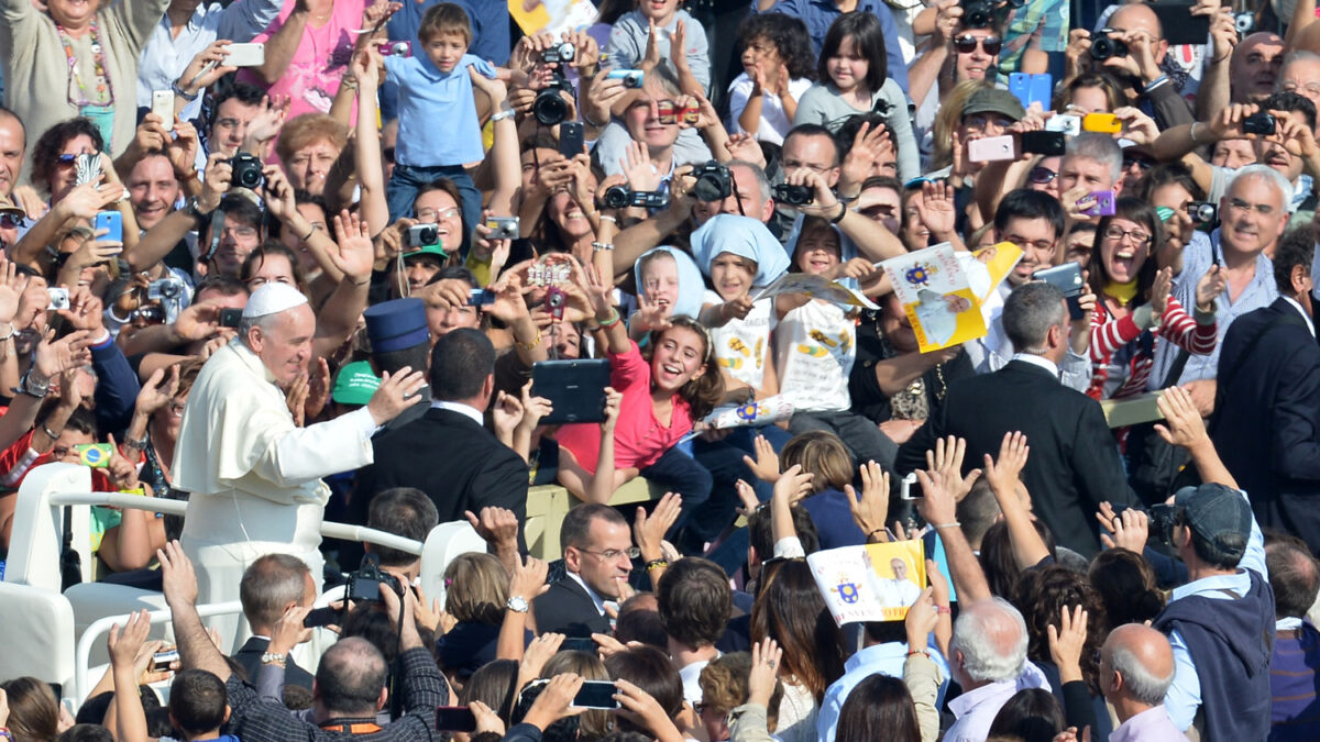 El papa Francisco celebra una misa por el Encuentro de las Familias para más de 150.000 peregrinos