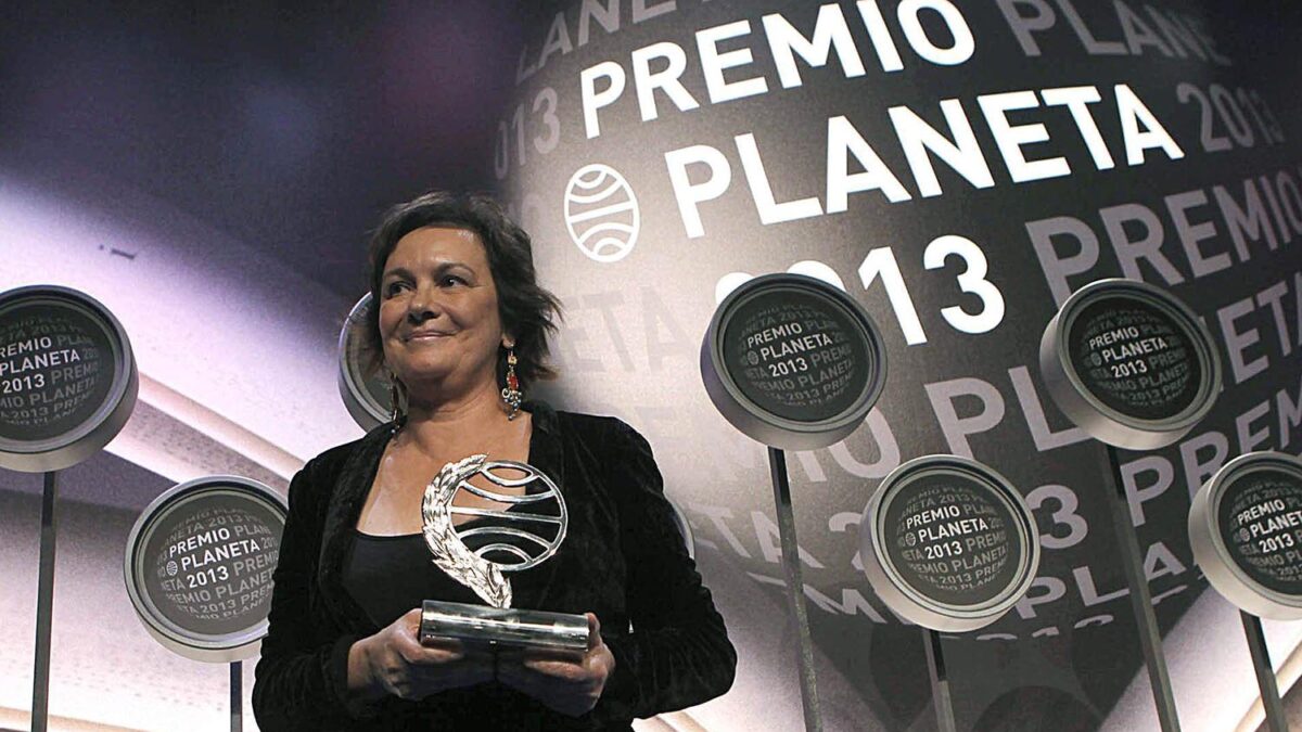 La escritora española Clara Sánchez gana el Premio Planeta con su novela El cielo ha vuelto