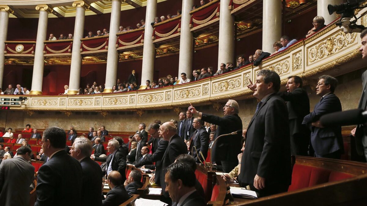 La expulsión de una niña kosovar provoca una dura polémica en el parlamento de Francia