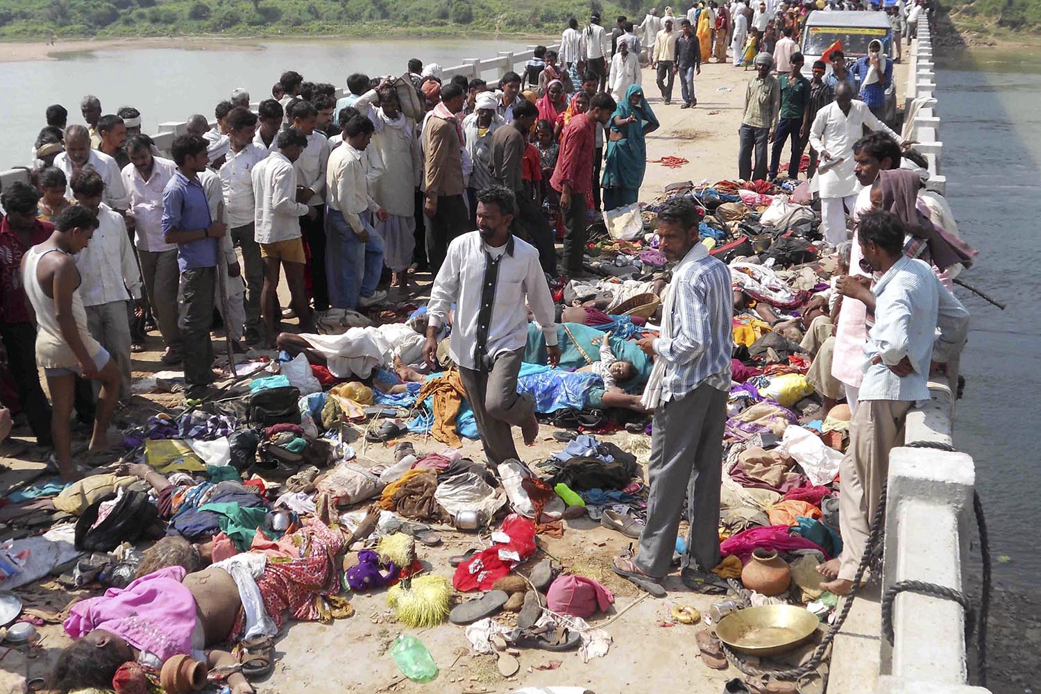 115 personas mueren en una estampida humana durante una peregrinación en la India