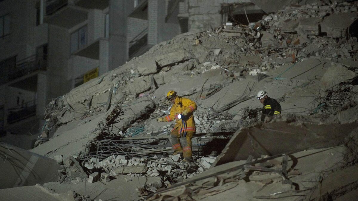 El desplome de un edificio residencial en Medellín se cobra al menos una vida en Colombia