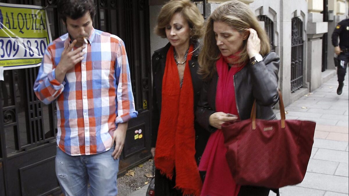 Un desconocido entra en la casa del extesorero del Partido Popular de España y maniata a su familia