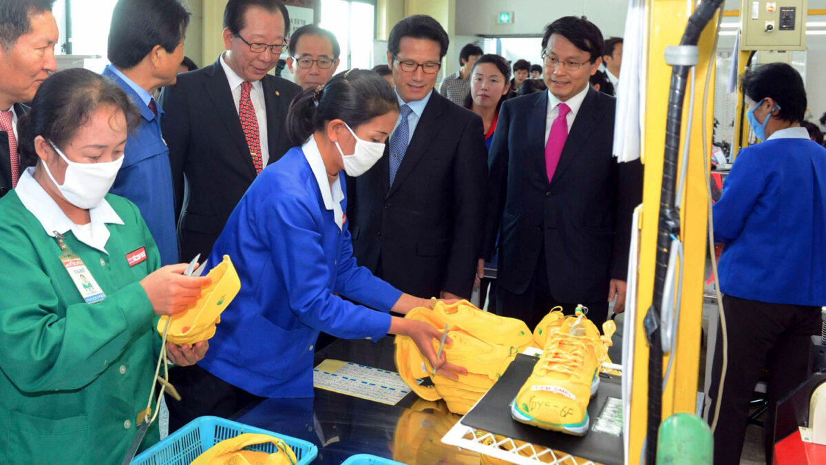 Reabren el parque industrial de Kaesong, donde Corea del Sur da trabajo a sus vecinos del Norte