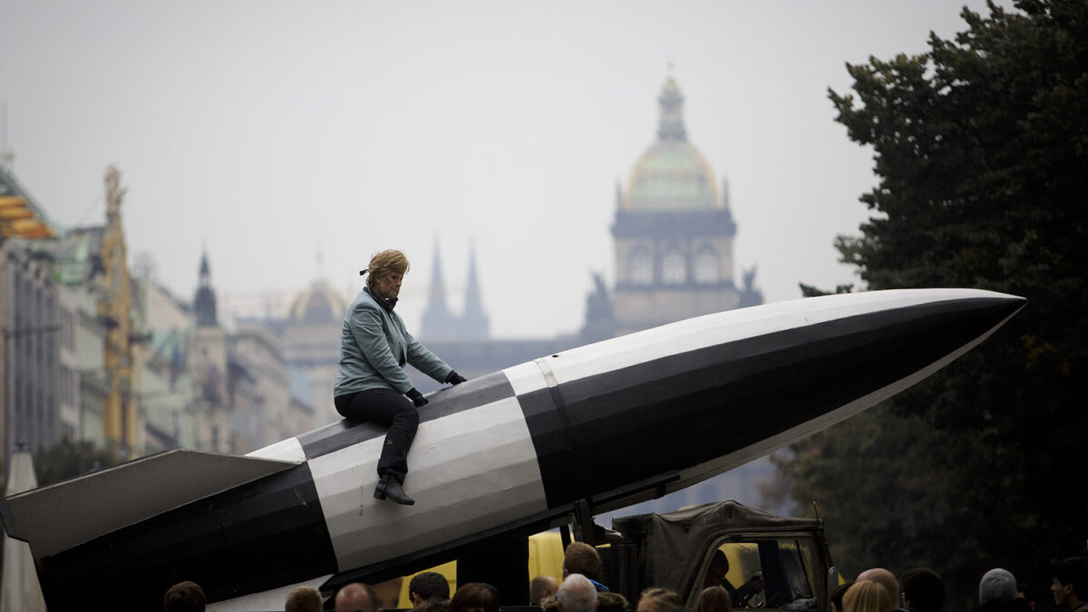 Varios manifestantes en Praga conmemoran y a la vez protestan contra los Acuerdos de Múnich de 1938