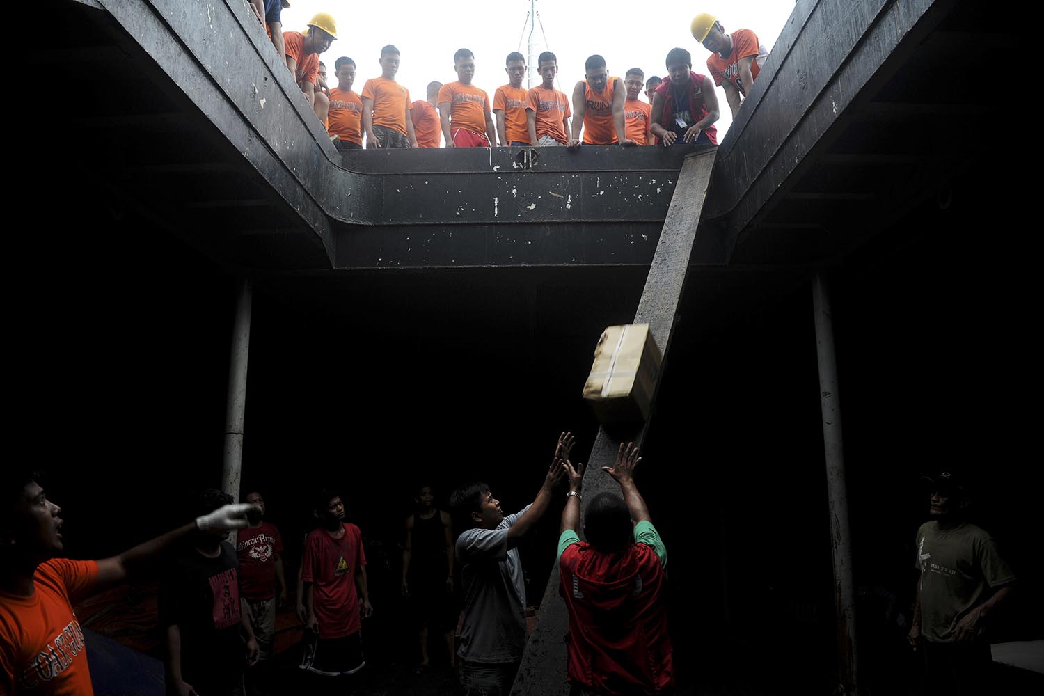 Filipinas envía barcos de la Guardia Costera con alimentos y medicinas tras el terremoto