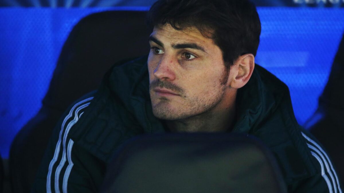 Iker Casillas se plantea la opción de dejar el Real Madrid si en tres meses sigue sin jugar