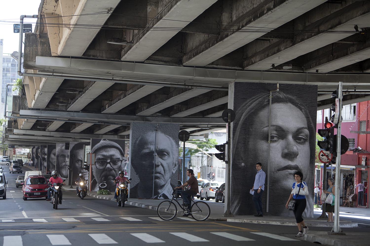 La artista Raquel Brust presenta el proyecto 'Giganto' en el viaducto São Paulo