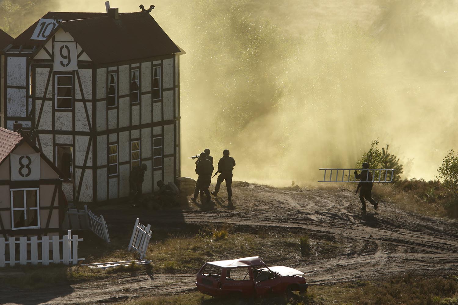 Las fuerzas armadas alemanas realizan entrenamientos de asalto en la base de Bergen