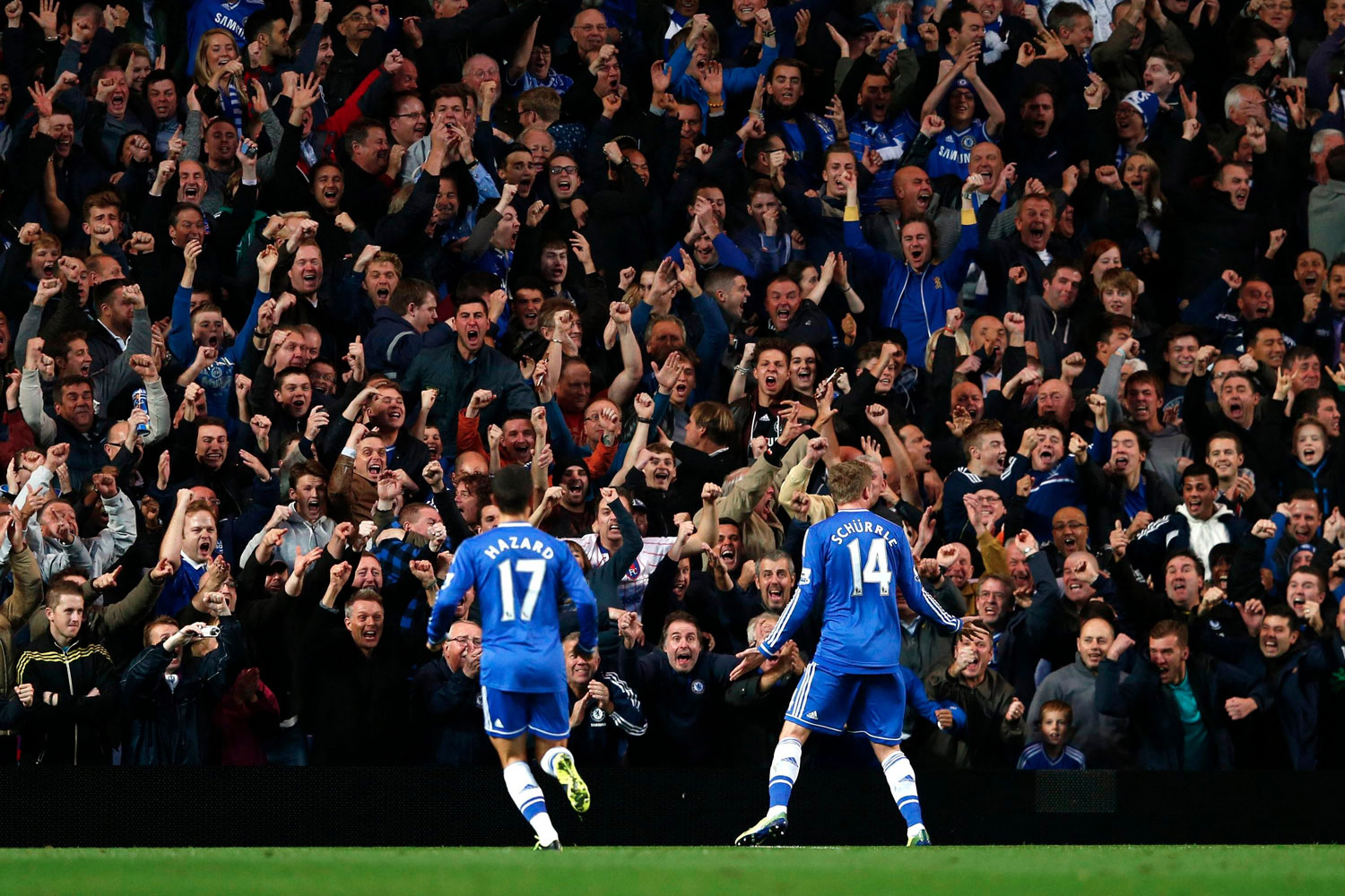 El Chelsea gana al Manchester City por 2-1 y se coloca a dos puntos del Arsenal, que sigue líder