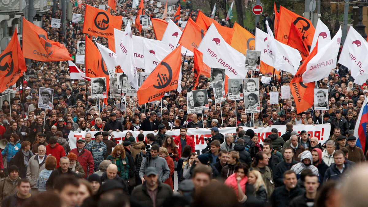 Miles de personas marchan en Moscú para exigir la liberación de seis ‘presos políticos’ en Rusia