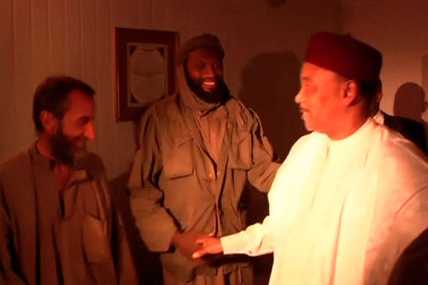 El presidente de Níger Mahamadou Issoufu confirma la liberación de los cuatro franceses secuestrados