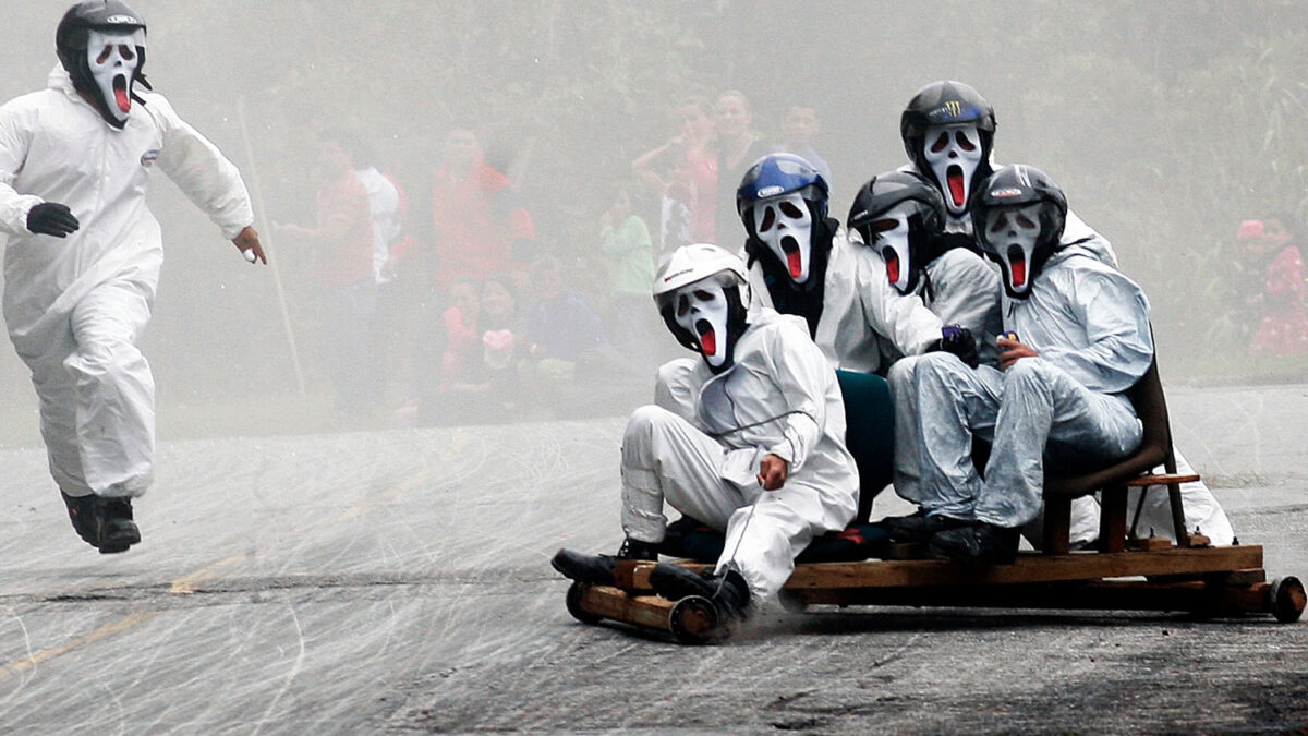 Se celebra en las calles de Medellín el Festival de Carros de Rodillos con unos 2.000 participantes