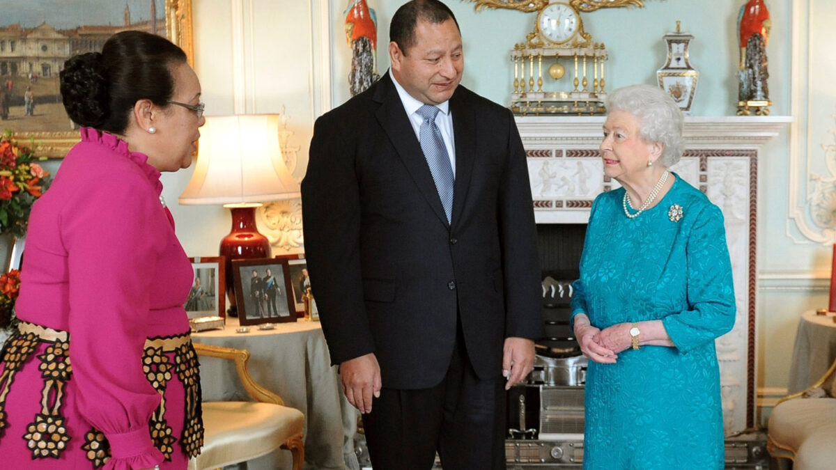 El rey y la reina de Tonga, Tupou VI y Nanasipau’u, visitan a la reina Isabel de Inglaterra