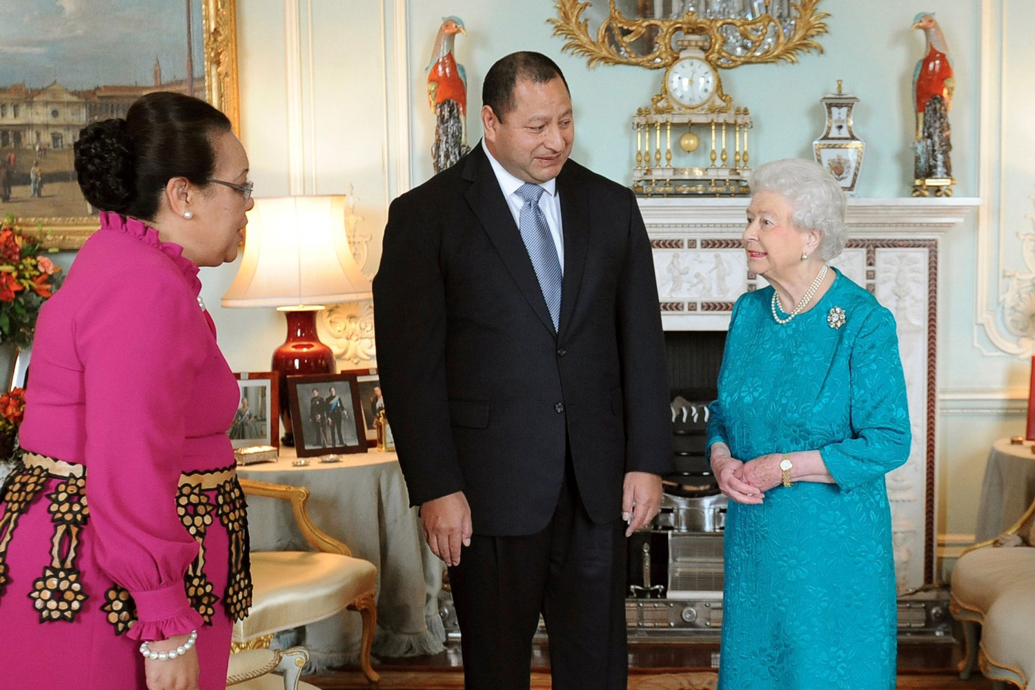 El rey y la reina de Tonga, Tupou VI y Nanasipau’u, visitan a la reina Isabel de Inglaterra