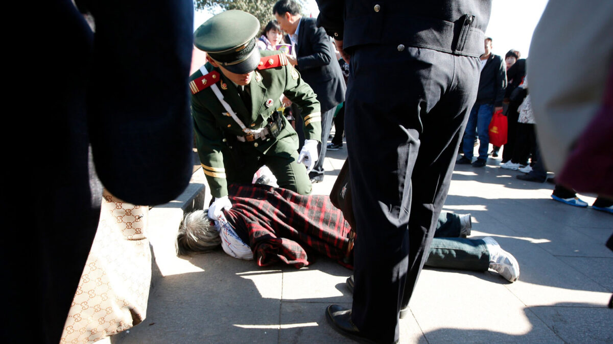 La policía china identifica a dos sospechosos de estar tras el accidente en la plaza de Tian’anmen