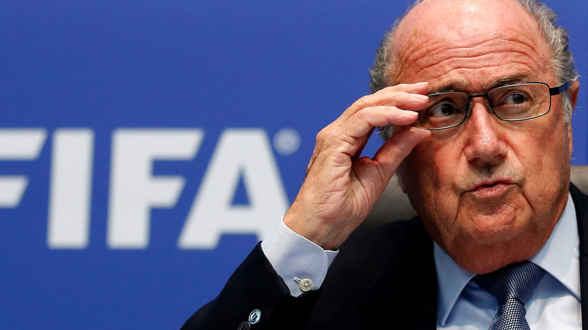 El presidente de la FIFA Joseph Blatter pide perdón por Twitter a Cristiano Ronaldo