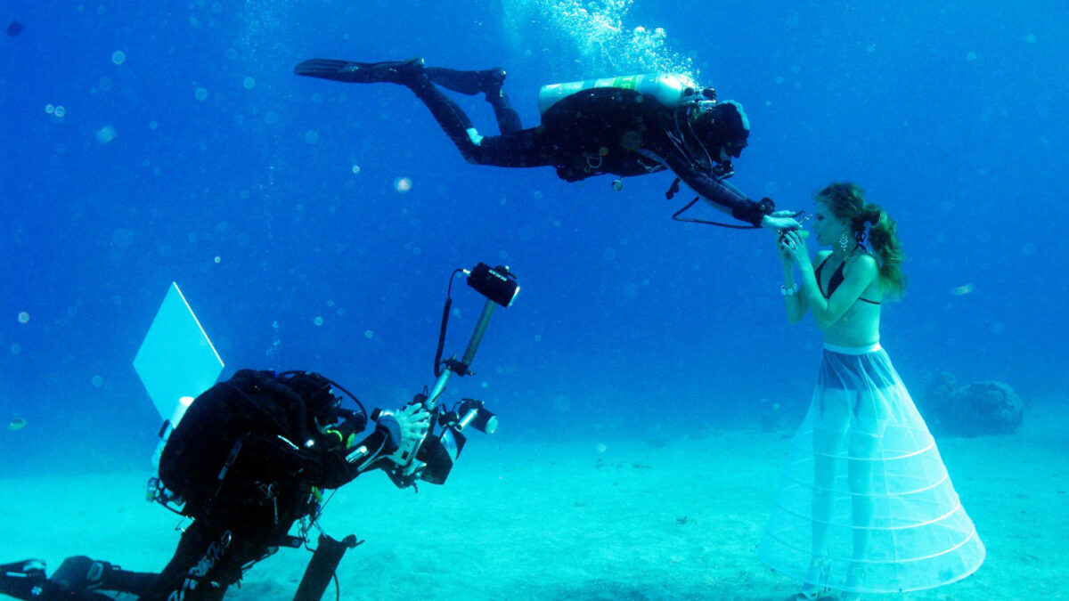 Se celebra un concurso de fotografía submarina de moda en el Mar Rojo, en Israel