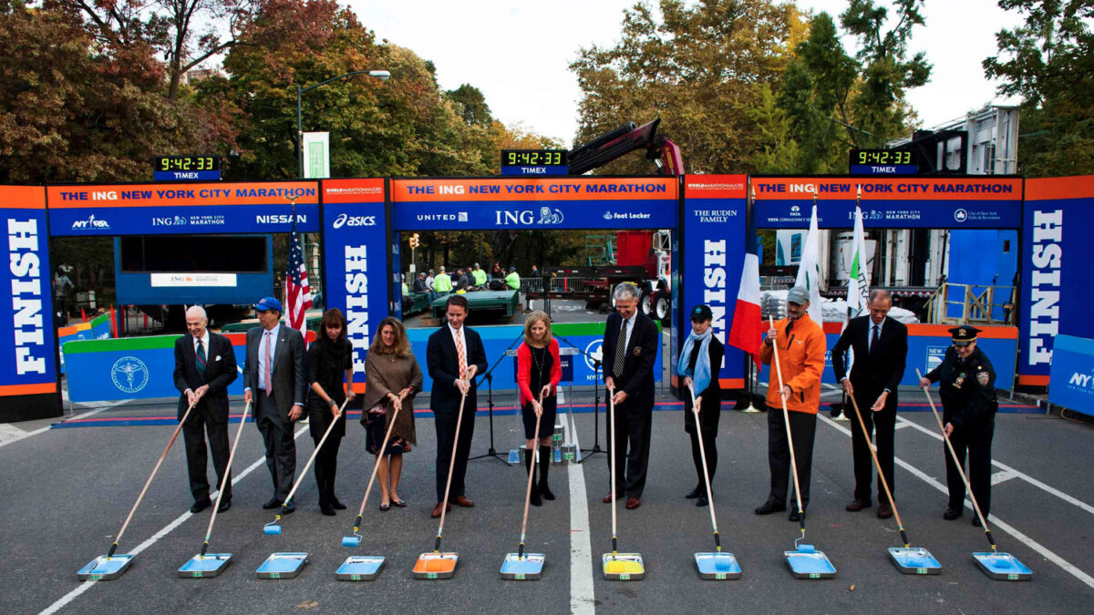 Nueva York celebra la ceremonia de pintado de la línea azul del Maratón 2013.