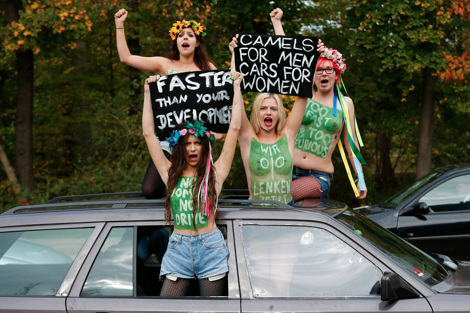Femen pide en la embajada de Arabia Saudita en Alemania garantías para las saudíes que conducen