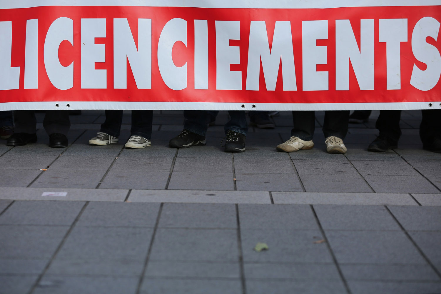 Los empleados de Alcatel-Lucent protestan en Francia contra los despidos anunciados por la empresa
