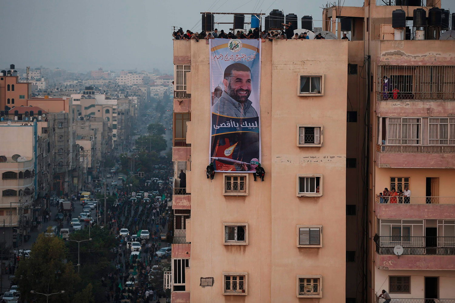 Hamás desfila en Gaza para celebrar el aniversario del último choque bélico con con Israel