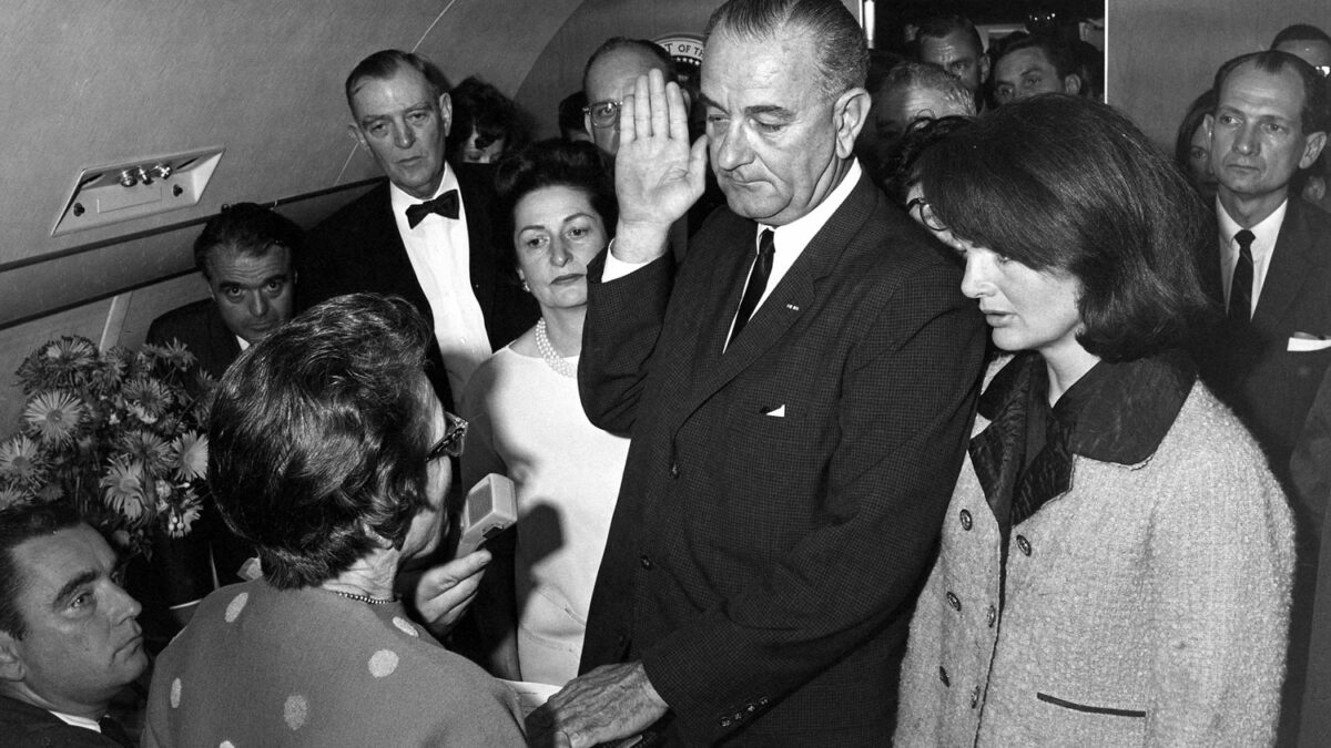 Lyndon Baines Johnson creó la Comisión Warren para investigar el asesinato de su predecesor