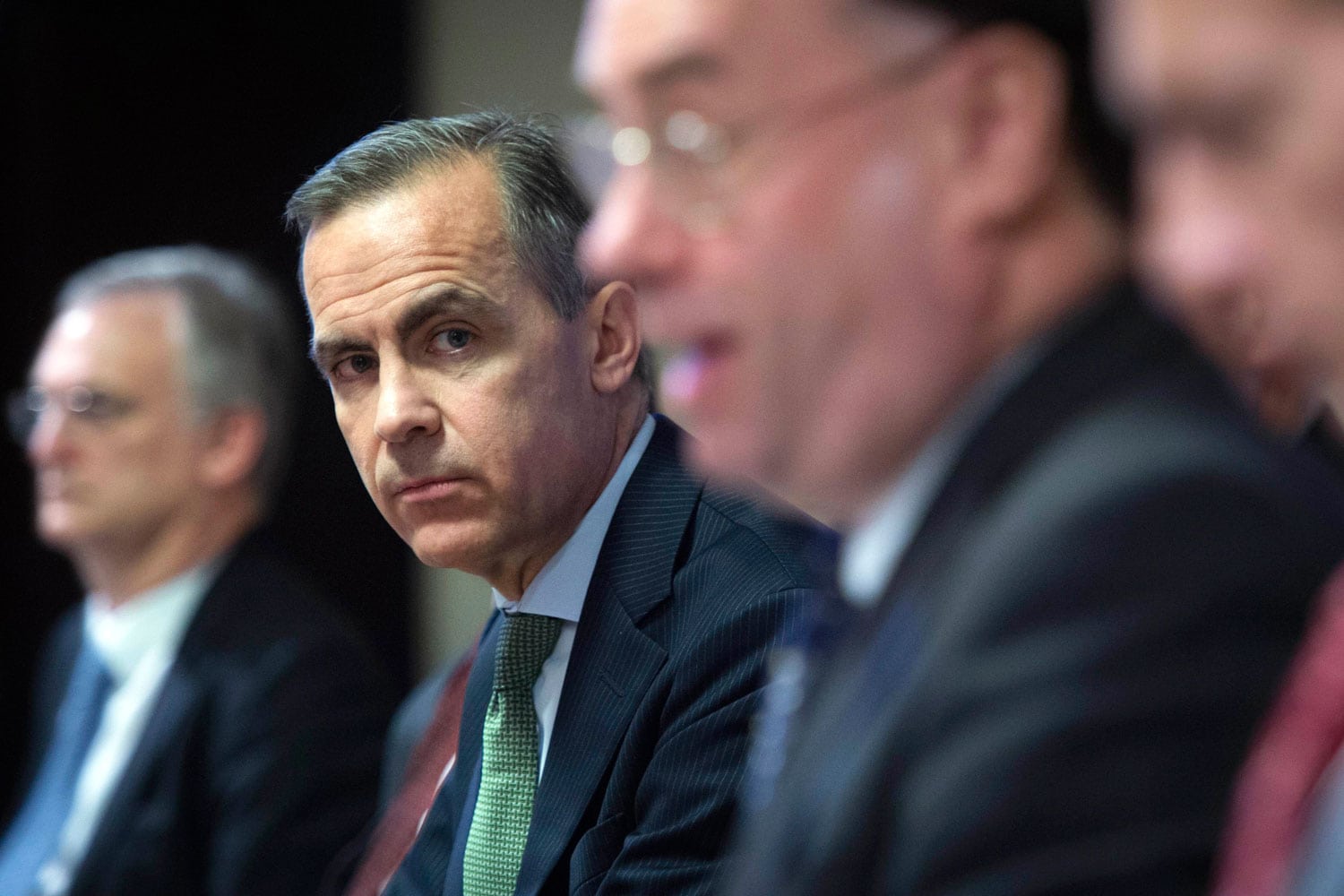El Banco de Inglaterra toma medidas para cortar la burbuja inmobiliaria.