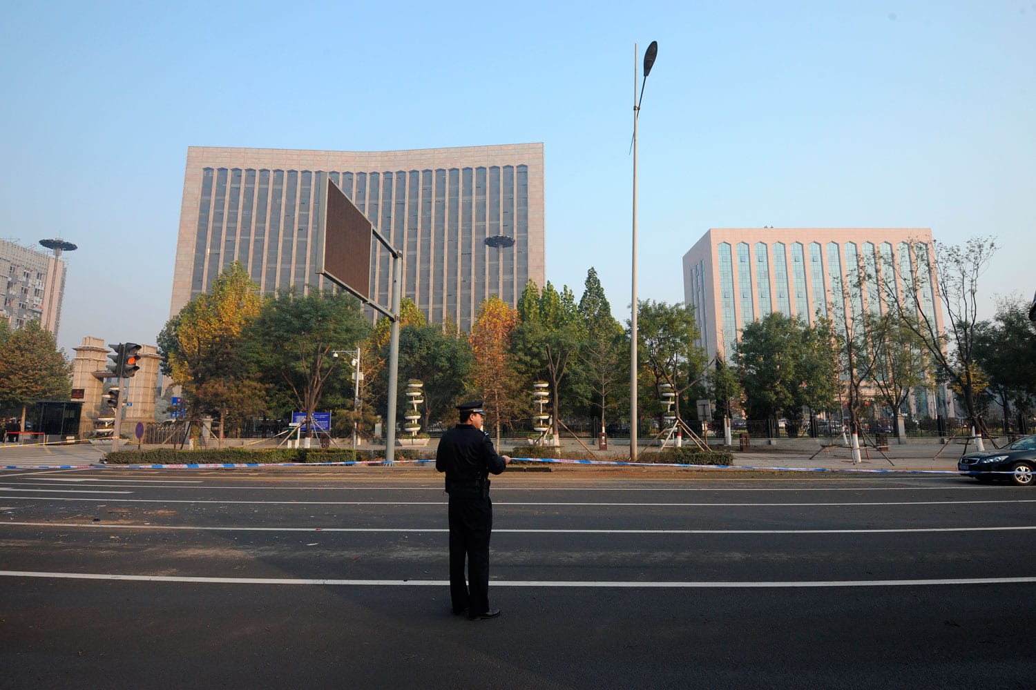 Un muerto y ocho heridos en varias explosiones en una sede del Partido Comunista Chino