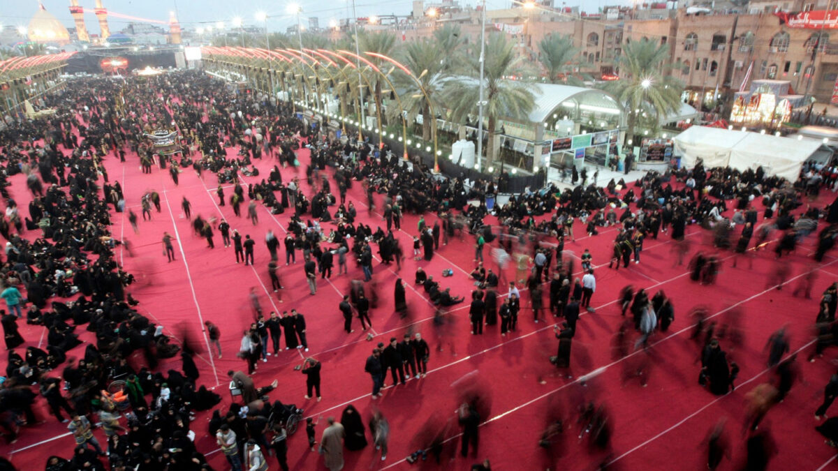 Peregrinos chiítas celebran la Ashura para recordar la muerte de Imán Hussein